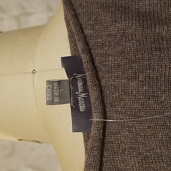 Neiman Marcus Cashmere Blend Tiger striped sweater🐾 - Picture 6 of 9